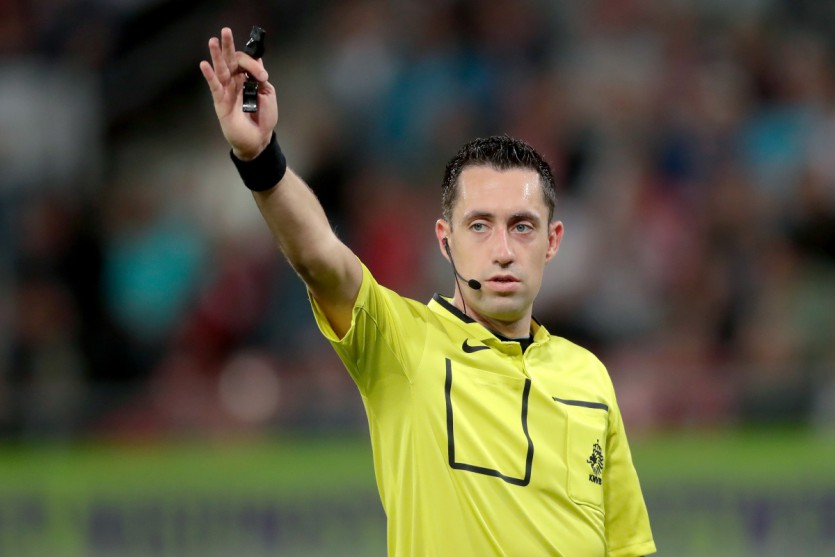 Dennis Higler fluit FC Utrecht - ADO Den Haag