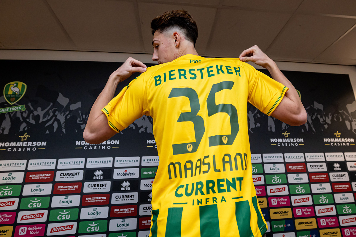 Ondertekening Lorenzo Maasland van ADO Den Haag 