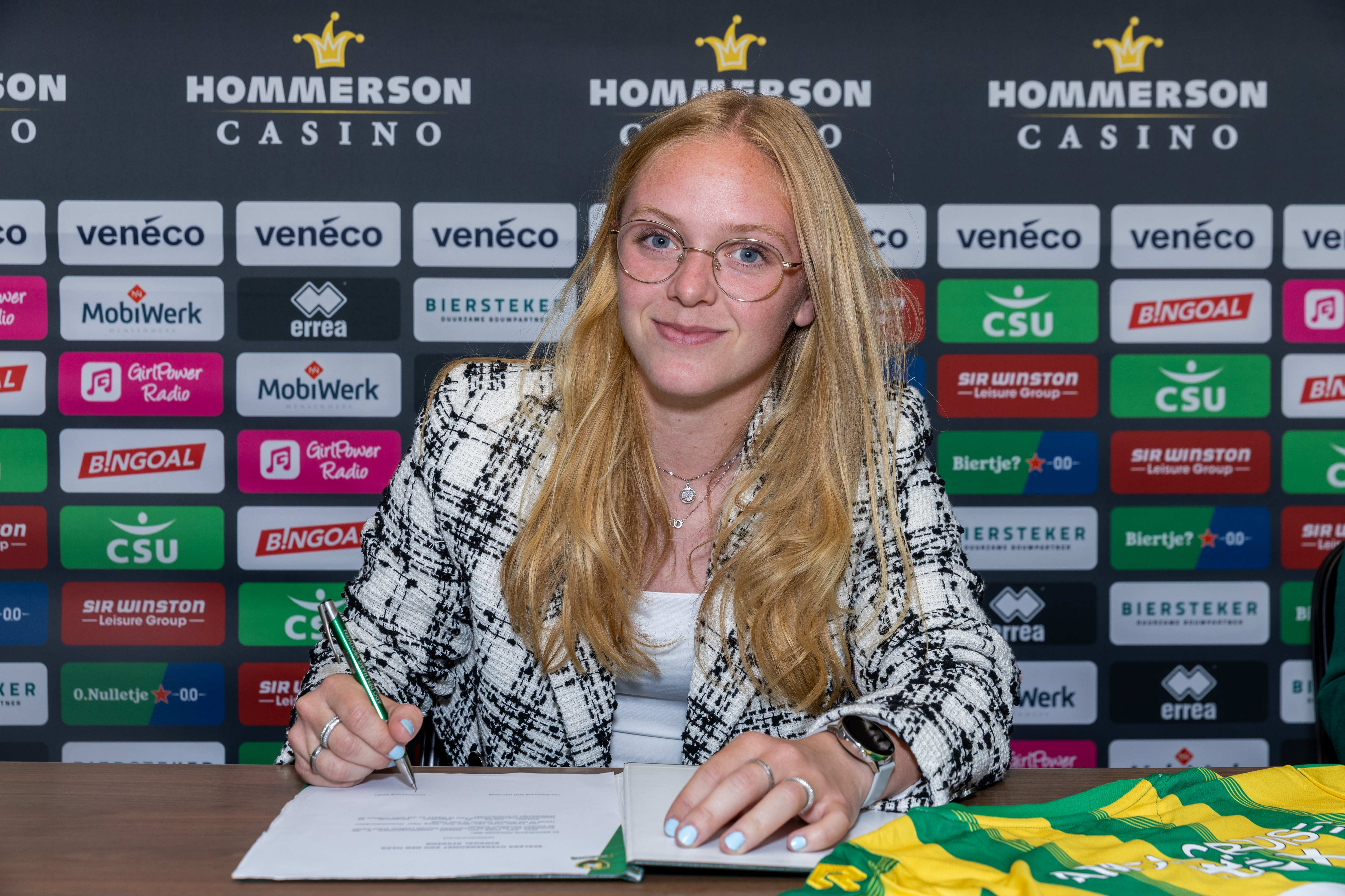 2024 05 16 contractondertekening kayra nelemans 2