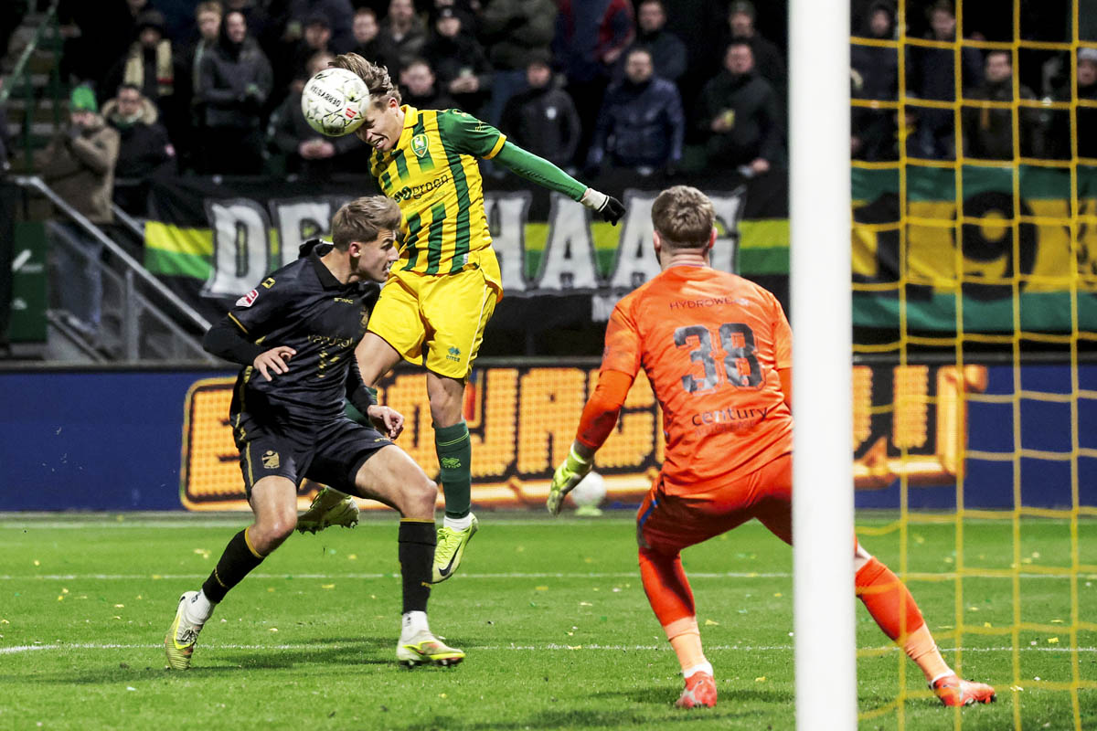 *Cameron Peupion* of ADO Den Haag scores 2-1