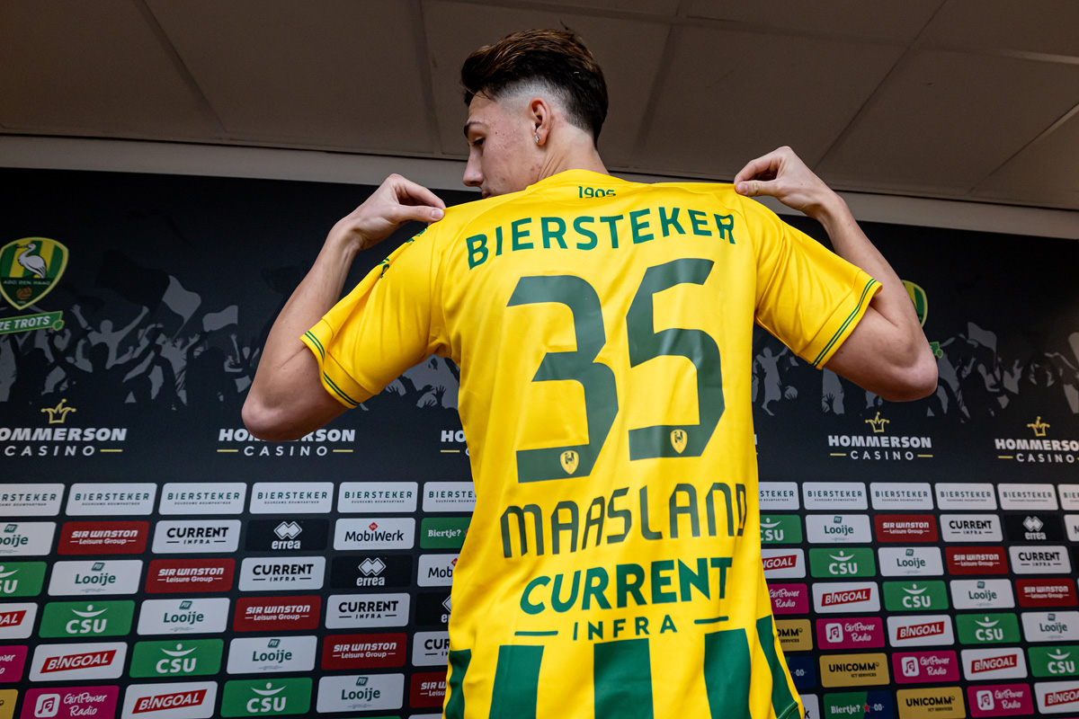 Ondertekening Lorenzo Maasland van ADO Den Haag 