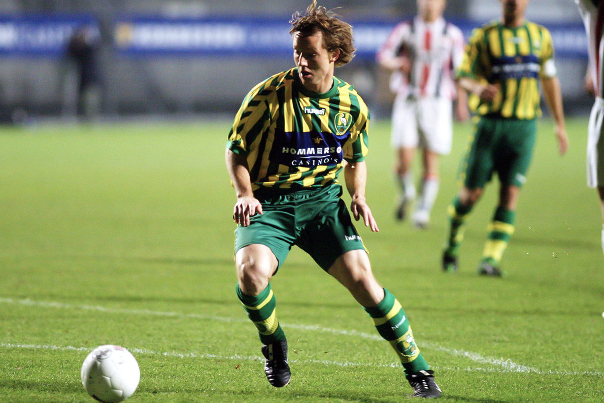 27-11-2004 VOETBAL:ADO DEN HAAG-WILLEM II:0-1:DEN HAAG Cedric van der Gun van ADO Den Haag..Foto: Hans Willink