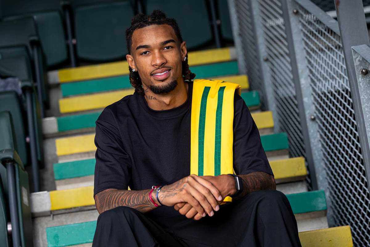 Presentatie *Yannick Eduardo* of ADO Den Haag