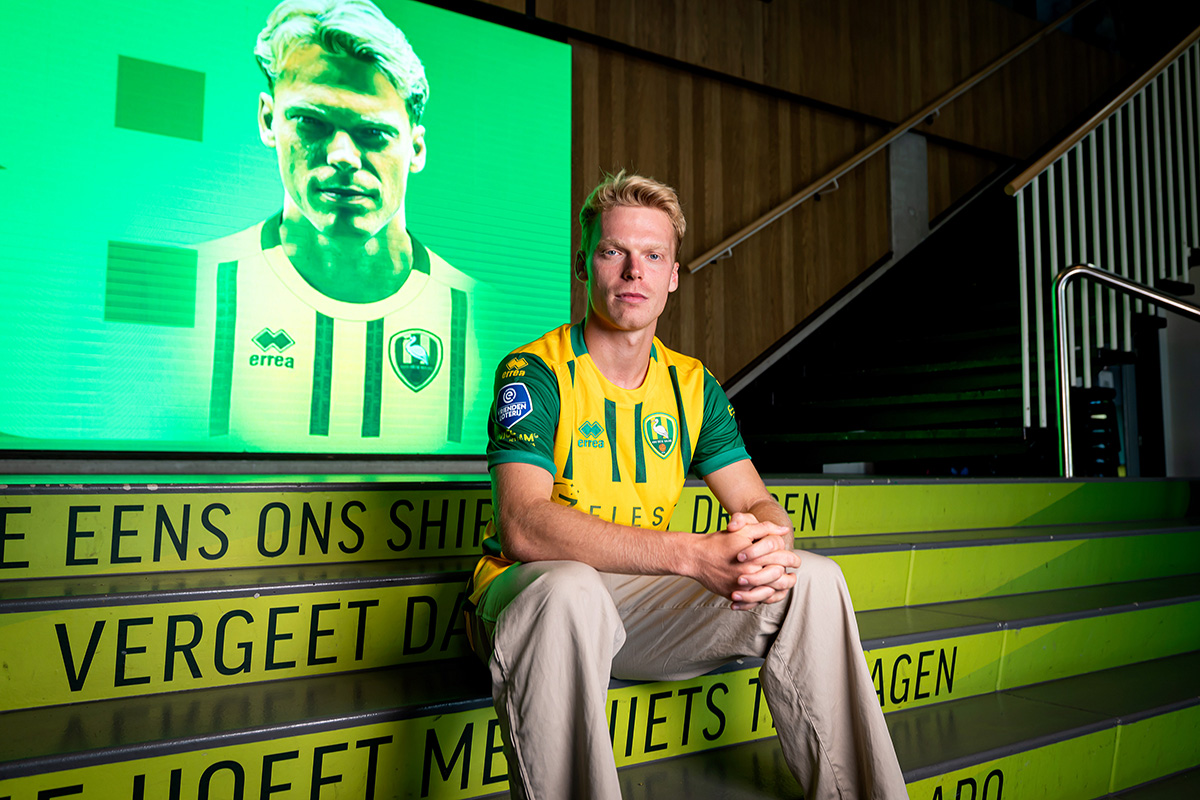 Presentatie *Jan Zamburek* of ADO Den Haag