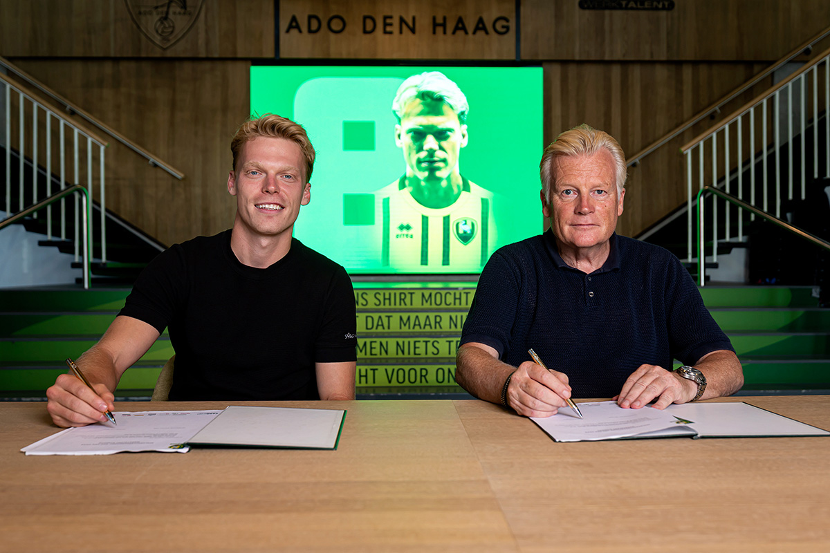 Presentatie *Jan Zamburek* of ADO Den Haag