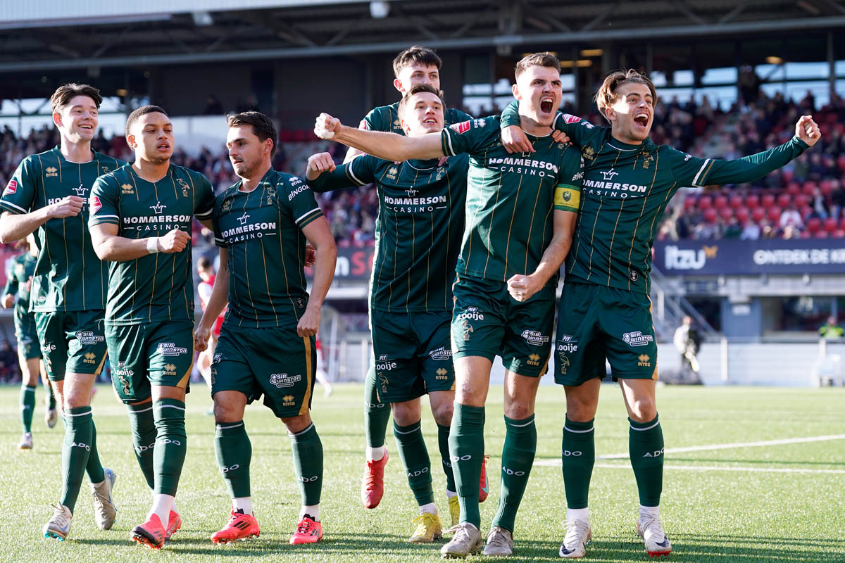  *Jari Valk* of ADO Den Haag celebrates 0-2 with *Cameron Peupion* of ADO Den Haag, *Luka Reischl* of ADO Den Haag, *Jordan Bonis* of ADO Den Haag, *Daryl van Mieghem* of ADO Den Haag, *Steven van der Stoot* of ADO Den Haag, *Finn de Bruin* of ADO Den Haag 